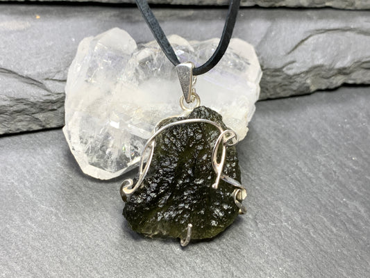 Pendant Raw Moldavite In Silver 6.3g