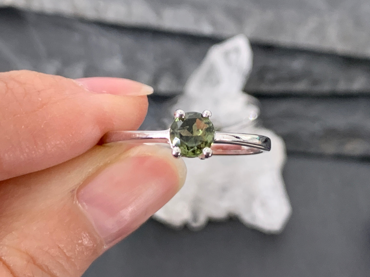 "Zozma" Ring with 5mm round Moldavite