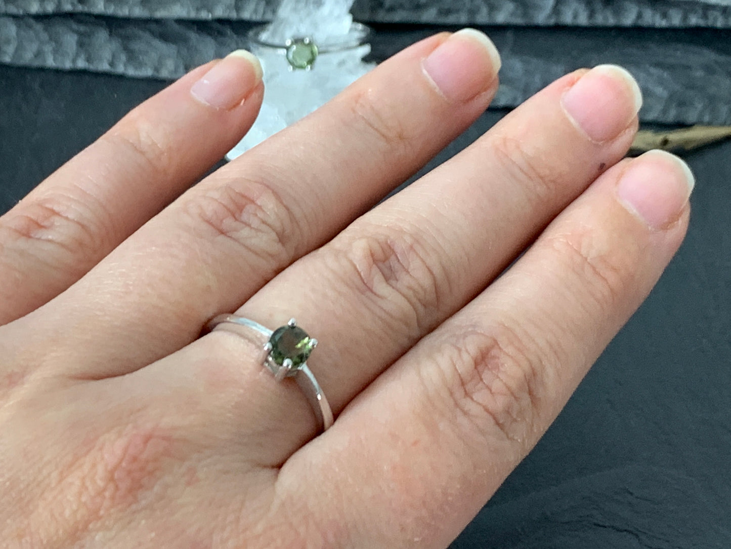 "Zozma" Ring with 5mm round Moldavite