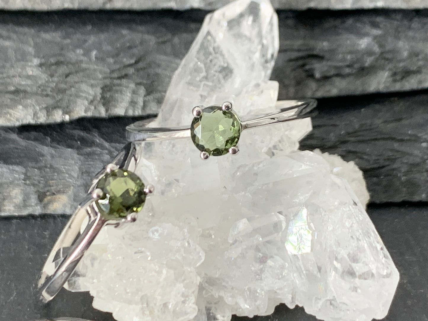 "Zozma" Ring with 5mm round Moldavite