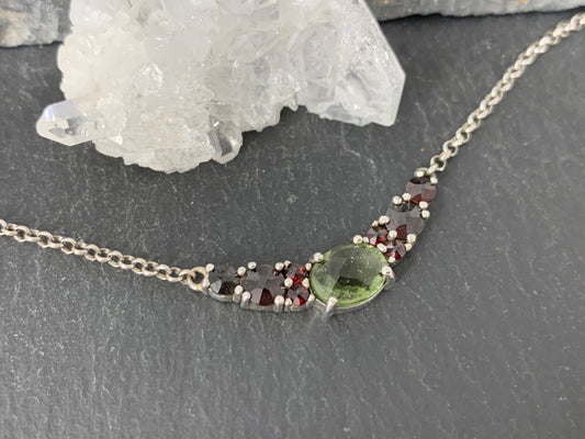 "Regulus" pendant - Moldavite & Garnet Pendant