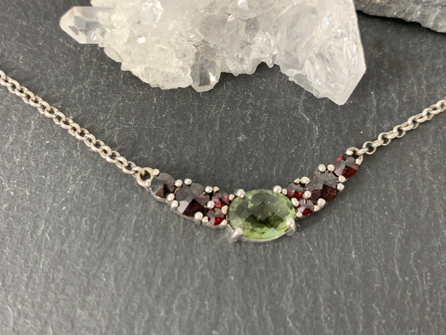 "Regulus" pendant - Moldavite & Garnet Pendant