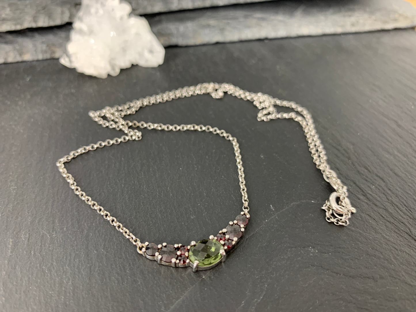 "Regulus" pendant - Moldavite & Garnet Pendant