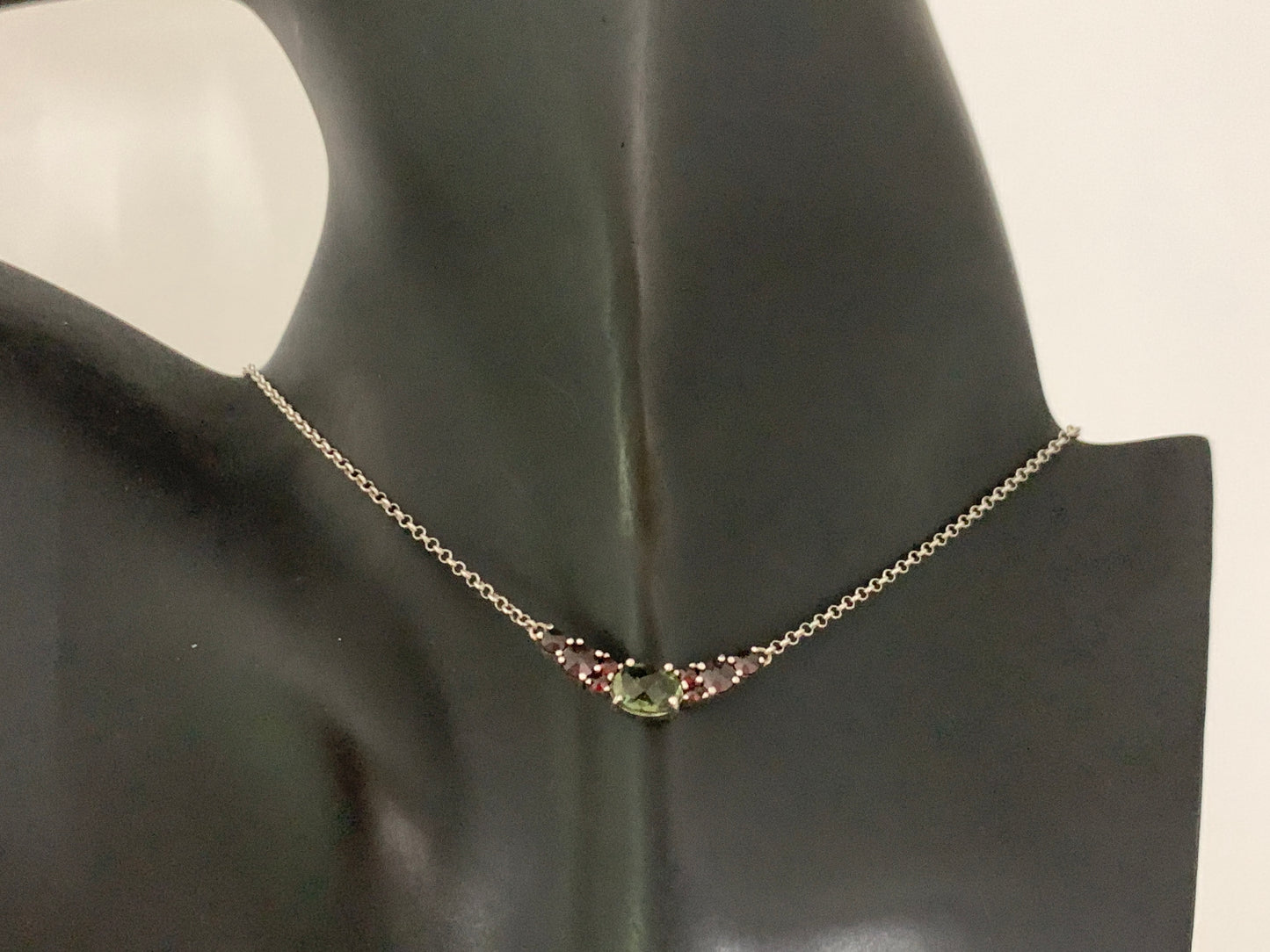 "Regulus" pendant - Moldavite & Garnet Pendant