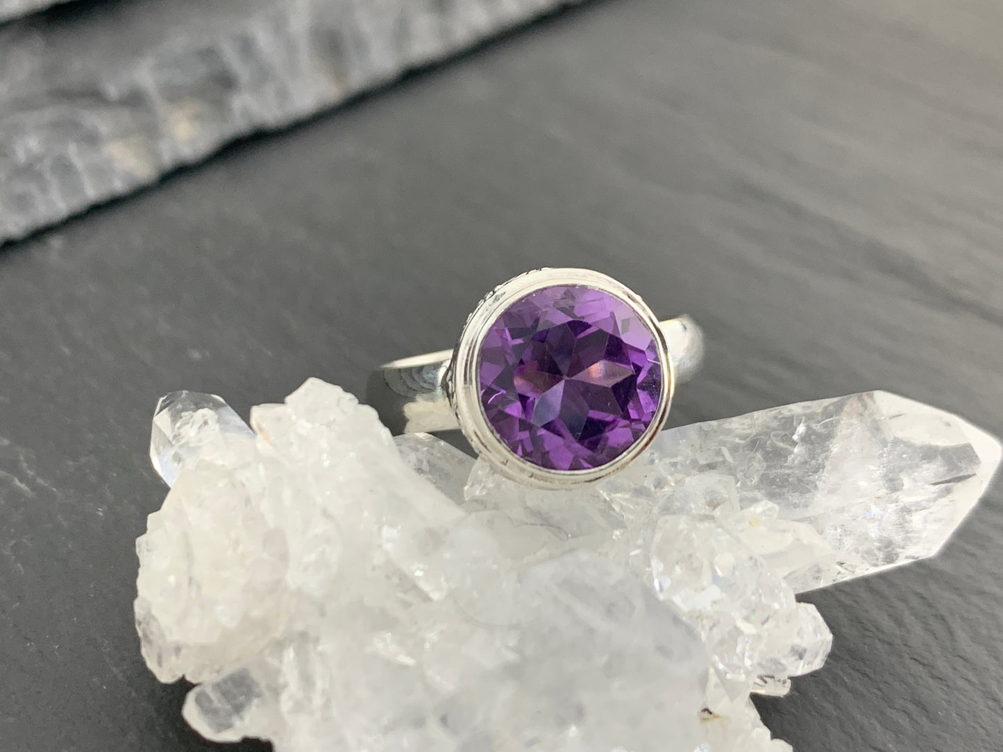 Sterling Silver Amethyst Ring – Vintage Style Round Cut Gemstone Ring – February Birthstone